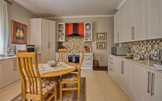 2 Bedroom House For Sale in Long Beach
