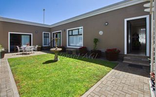 2 Bedroom House For Sale in Long Beach