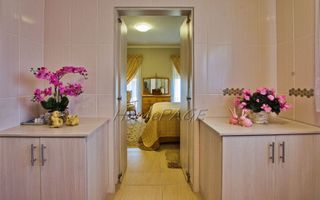 2 Bedroom House For Sale in Long Beach