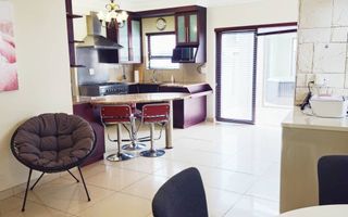 3 Bedroom House For Sale in Long Beach
