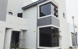 3 Bedroom House For Sale in Long Beach