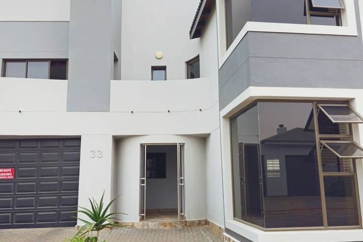 3 Bedroom House For Sale in Long Beach
