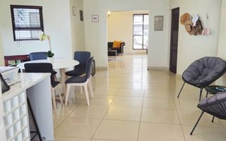3 Bedroom House For Sale in Long Beach