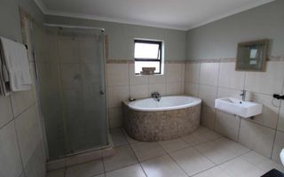 2 Bedroom House For Sale in Fairway Estate