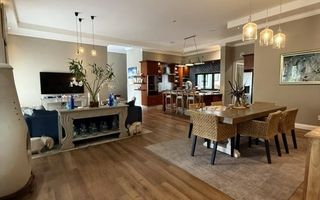 6 Bedroom House For Sale in Erospark, Windhoek