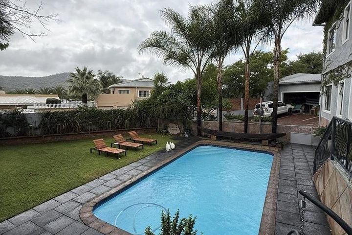 6 Bedroom House For Sale in Erospark, Windhoek