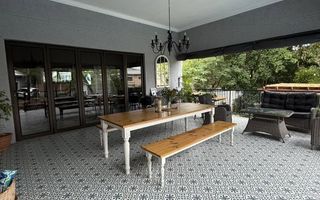 6 Bedroom House For Sale in Erospark, Windhoek