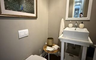 6 Bedroom House For Sale in Erospark, Windhoek