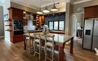 6 Bedroom House For Sale in Erospark, Windhoek