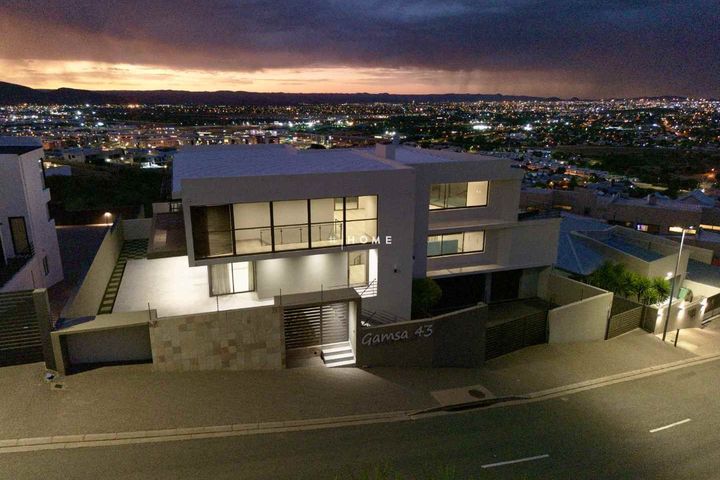 4 Bedroom House For Sale in Kleine Kuppe, Windhoek