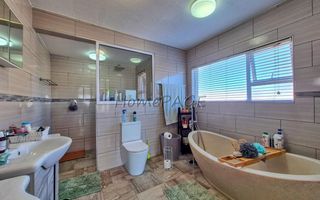 4 Bedroom House For Sale in Meersig