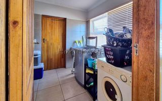 4 Bedroom House For Sale in Meersig
