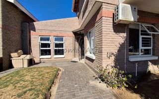 4 Bedroom House For Sale in Meersig