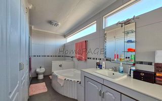 4 Bedroom House For Sale in Meersig