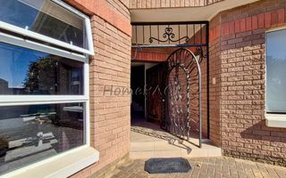 4 Bedroom House For Sale in Meersig