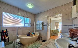 4 Bedroom House For Sale in Meersig