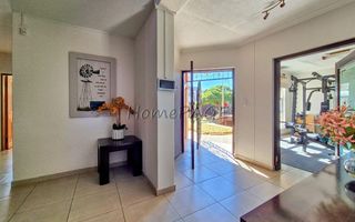 4 Bedroom House For Sale in Meersig