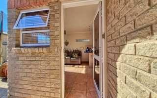 4 Bedroom House For Sale in Meersig