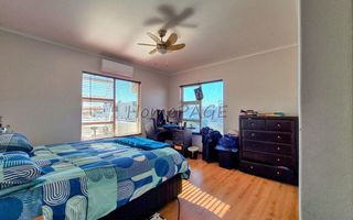 4 Bedroom House For Sale in Meersig