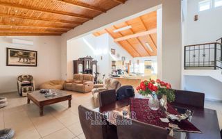 4 Bedroom House For Sale in Meersig