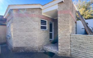4 Bedroom House For Sale in Meersig
