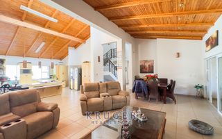4 Bedroom House For Sale in Meersig
