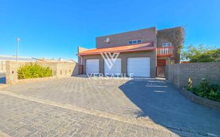 3 Bedroom House For Sale in Fairway Estate