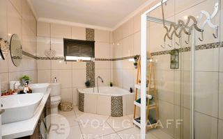 4 Bedroom House For Sale in Swakopmund Ext 15, Swakopmund
