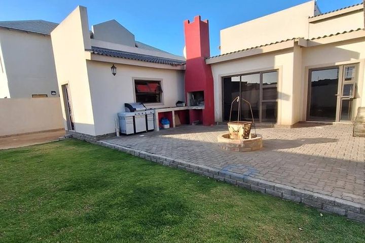 4 Bedroom House For Sale in Ocean View, Swakopmund