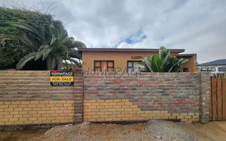 3 Bedroom House For Sale in Henties Bay Central, Henties Bay