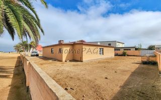3 Bedroom House For Sale in Henties Bay Central, Henties Bay