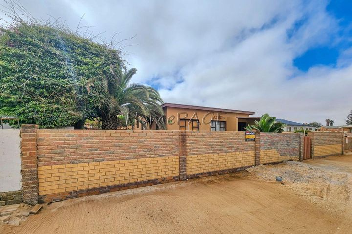 3 Bedroom House For Sale in Henties Bay Central, Henties Bay