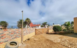 3 Bedroom House For Sale in Henties Bay Central, Henties Bay