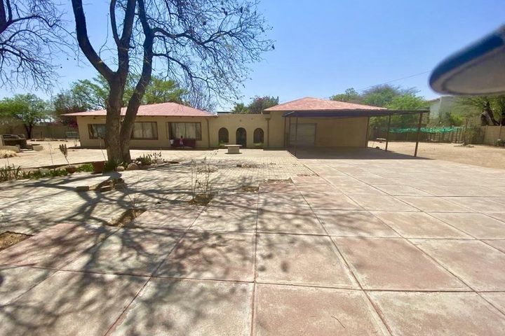 4 Bedroom House For Sale in Okahandja