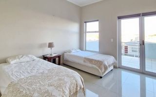 3 Bedroom House For Sale in Long Beach
