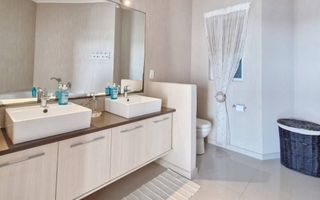3 Bedroom House For Sale in Long Beach