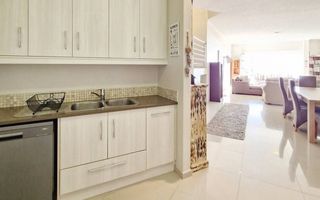 3 Bedroom House For Sale in Long Beach
