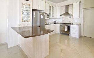 3 Bedroom House For Sale in Long Beach