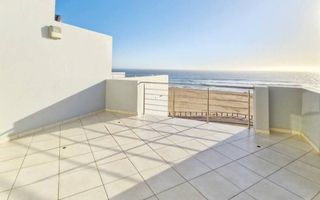 3 Bedroom House For Sale in Long Beach