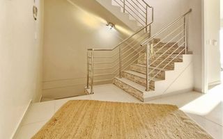 3 Bedroom House For Sale in Long Beach
