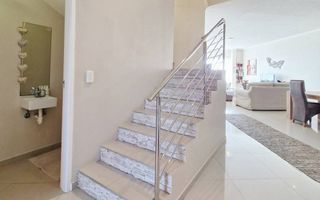 3 Bedroom House For Sale in Long Beach