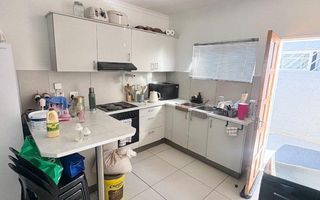 2 Bedroom Apartment For Sale in Rocky Crest, Windhoek