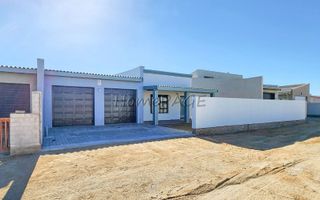 3 Bedroom House For Sale in Henties Bay Central, Henties Bay