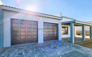 3 Bedroom House For Sale in Henties Bay Central, Henties Bay