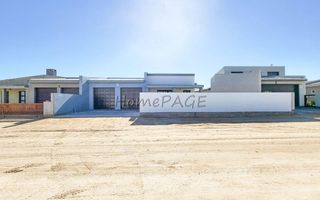 3 Bedroom House For Sale in Henties Bay Central, Henties Bay