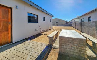 3 Bedroom House For Sale in Henties Bay Central, Henties Bay