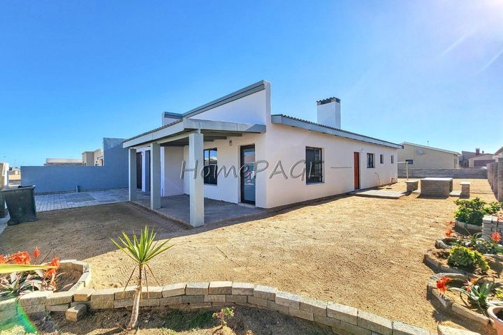 3 Bedroom House For Sale in Henties Bay Central, Henties Bay