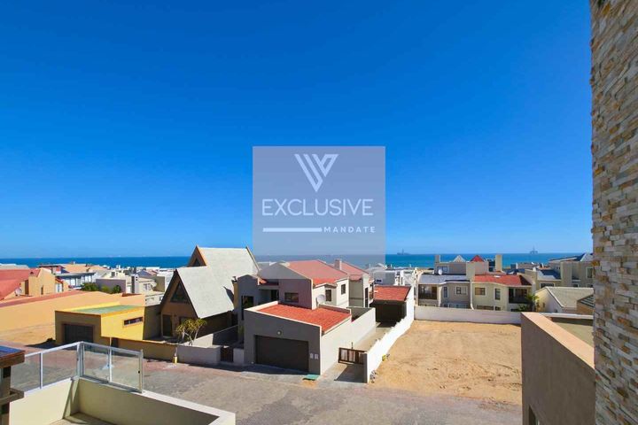4 Bedroom House For Sale in Long Beach