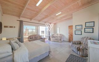 4 Bedroom House For Sale in Long Beach