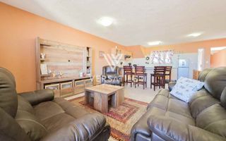 4 Bedroom House For Sale in Long Beach